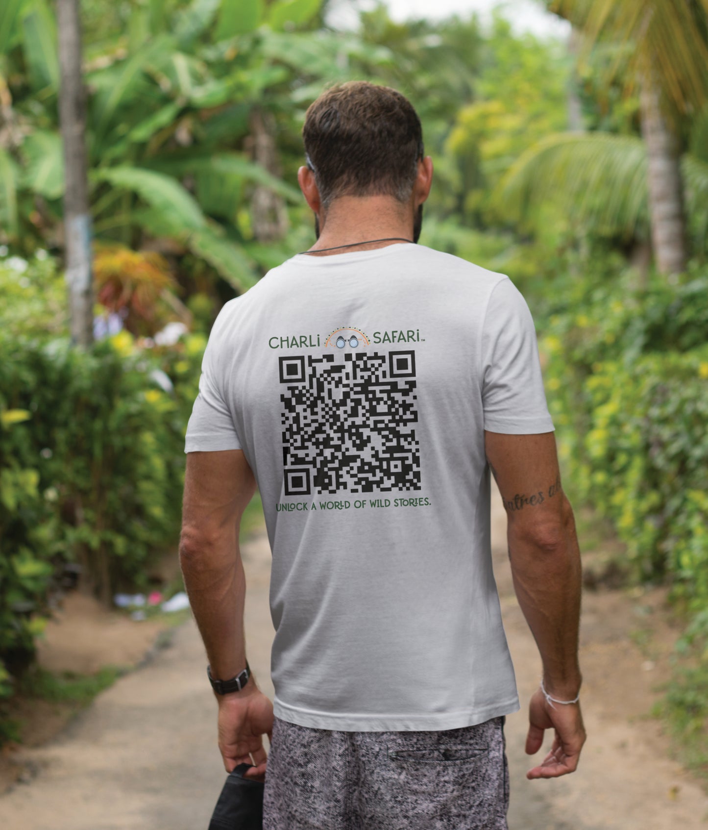 Funny Animal Facts Tee - Charli Safari Unisex